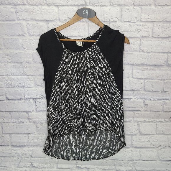 Anthropologie Tops - Anthro Akemi + Kin Black Pattern Sleeveless Top